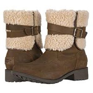 EUC - UGG Blayre lll Boots - size 8 - Chipmunk